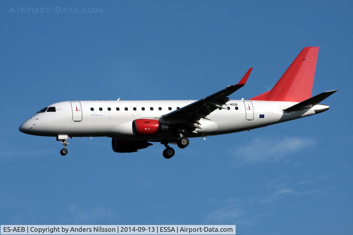 ES-AEB, 2005 Embraer 170LR (ERJ-170-100LR) C/N 17000106, On final for runway 01L.