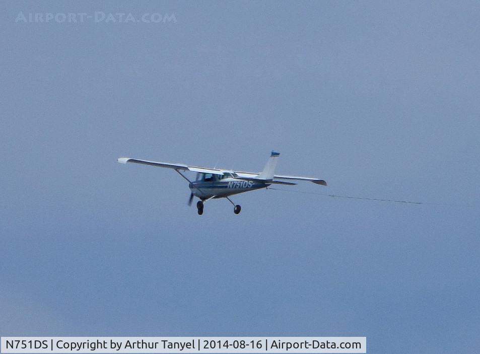 N751DS, 1965 Cessna 150F C/N 15062266, Advertising over Ocean City, NJ
