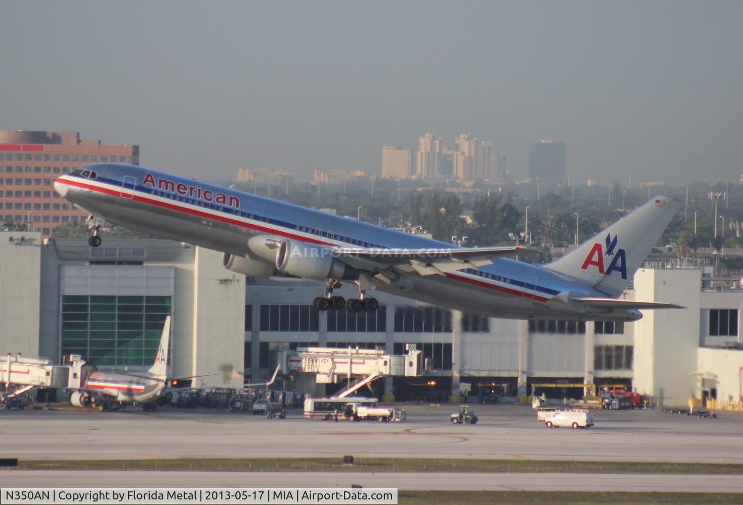 N350AN, 2003 Boeing 767-323/ER C/N 33089, American 767-300