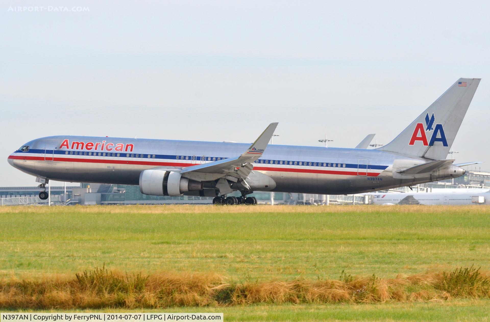 N397AN, 1999 Boeing 767-323/ER C/N 29604, AA B763 landing.