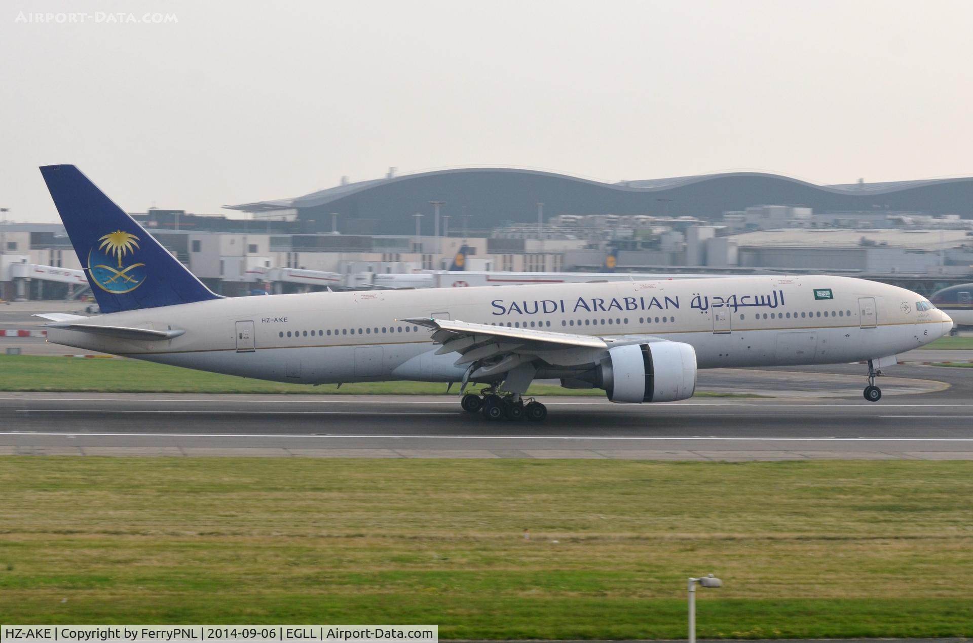 HZ-AKE, 1997 Boeing 777-268/ER C/N 28348, Saudia B772 landing.