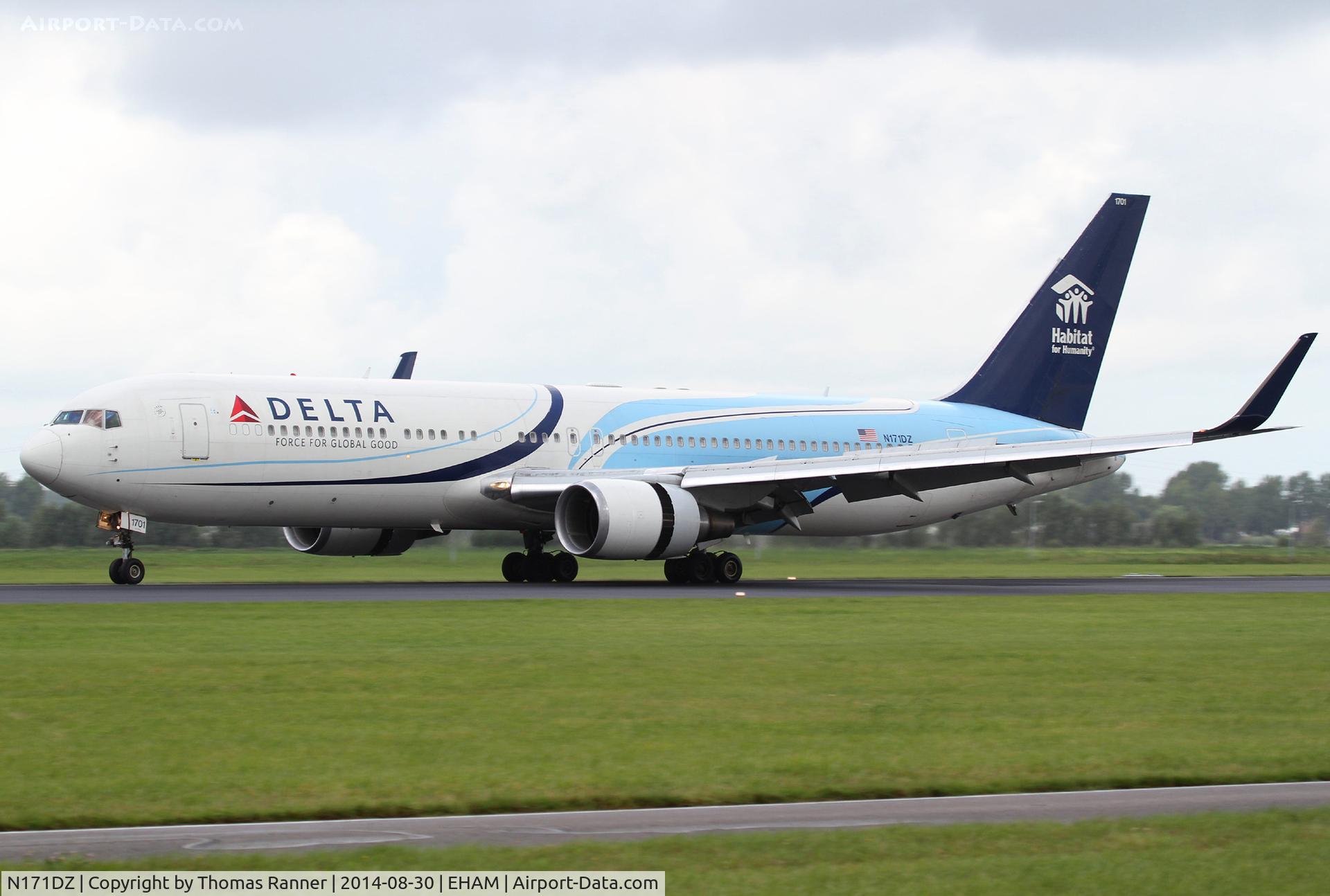 N171DZ, 1998 Boeing 767-332 C/N 29690, Delta B767