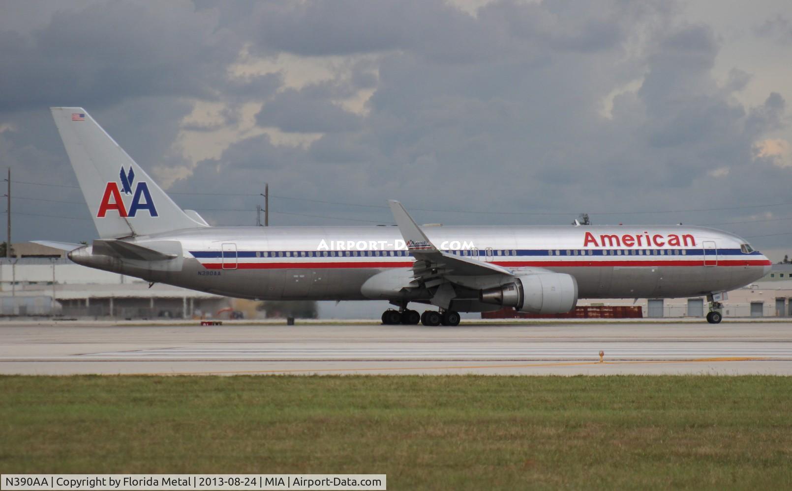 N390AA, 1995 Boeing 767-323 C/N 27450, American 767-300