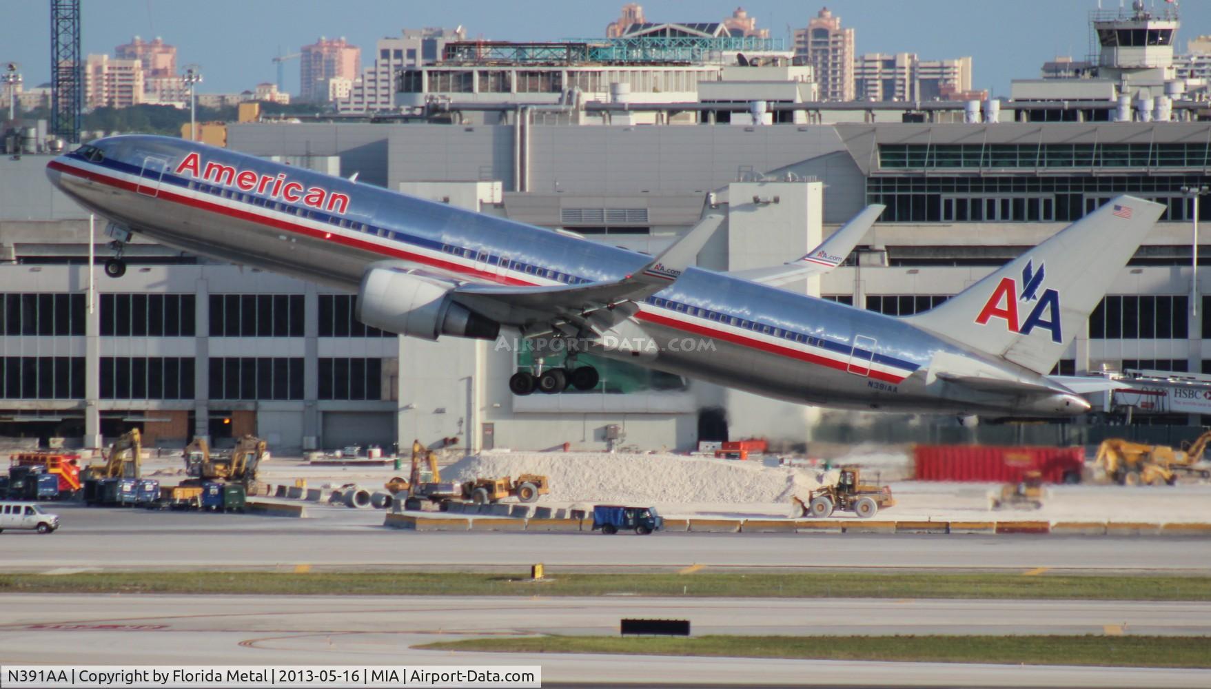N391AA, 1995 Boeing 767-323 C/N 27451, American 767-300