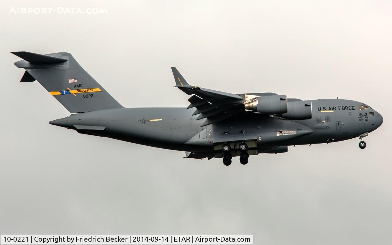 10-0221, 2013 Boeing C-17A Globemaster III C/N P-221, on final RW08