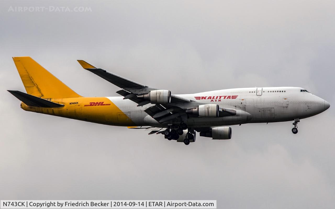 N743CK, 1993 Boeing 747-446 C/N 26350, on final RW08