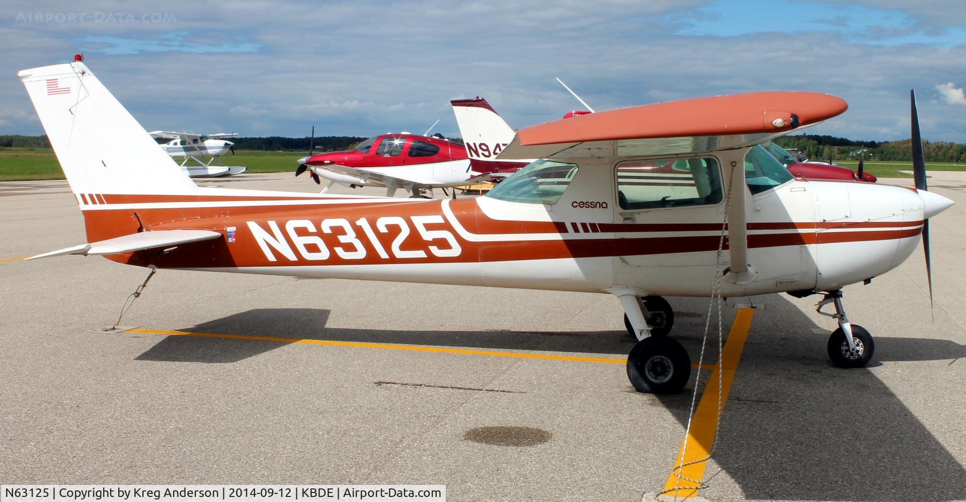 N63125, 1975 Cessna 150M C/N 15077121, Cessna 150M on the ramp in Baudette, MN.