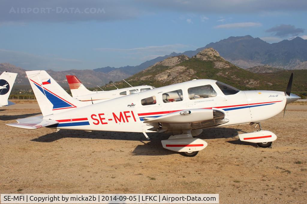 SE-MFI, 2001 Piper PA-28-181 Archer III C/N 28-43423, Parked