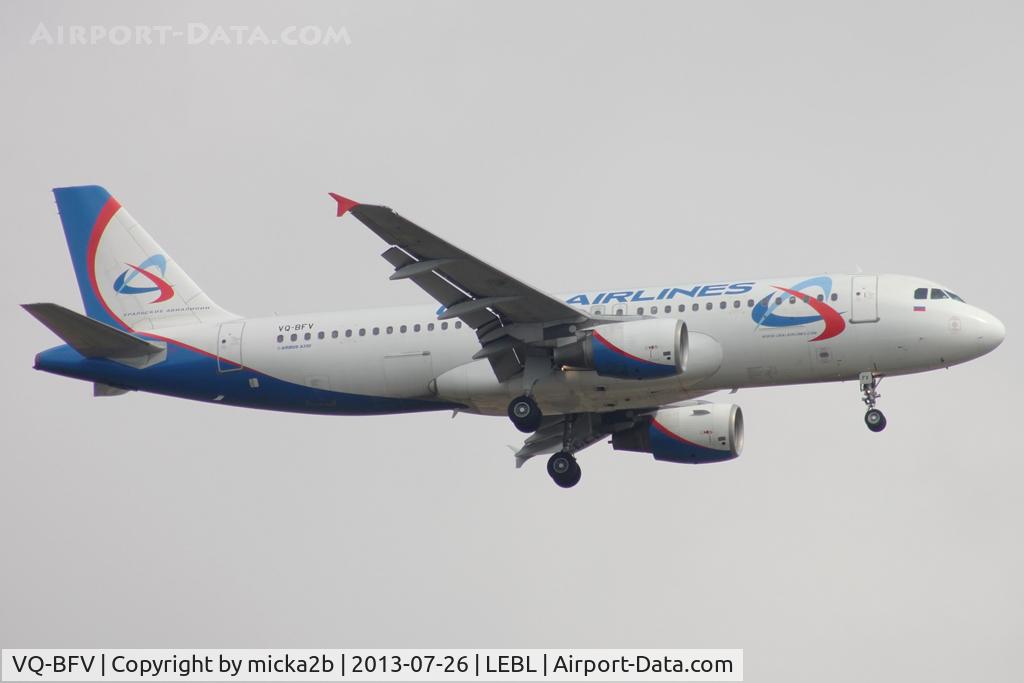 VQ-BFV, 1999 Airbus A320-214 C/N 1152, Landing