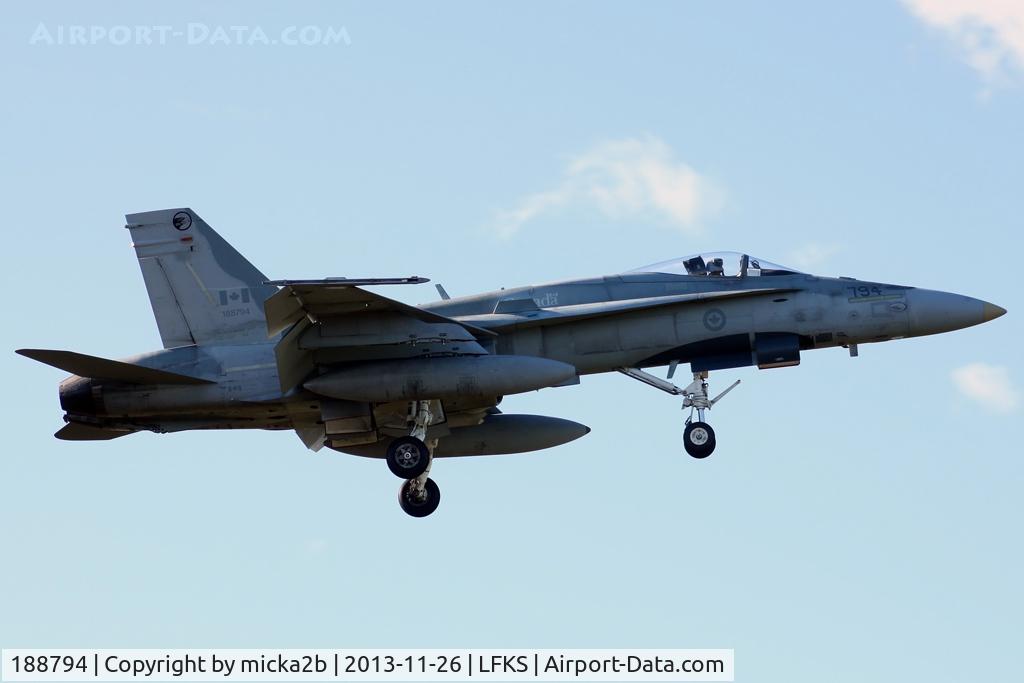 188794, 1987 McDonnell Douglas CF-188A Hornet C/N 646/A533, Landing