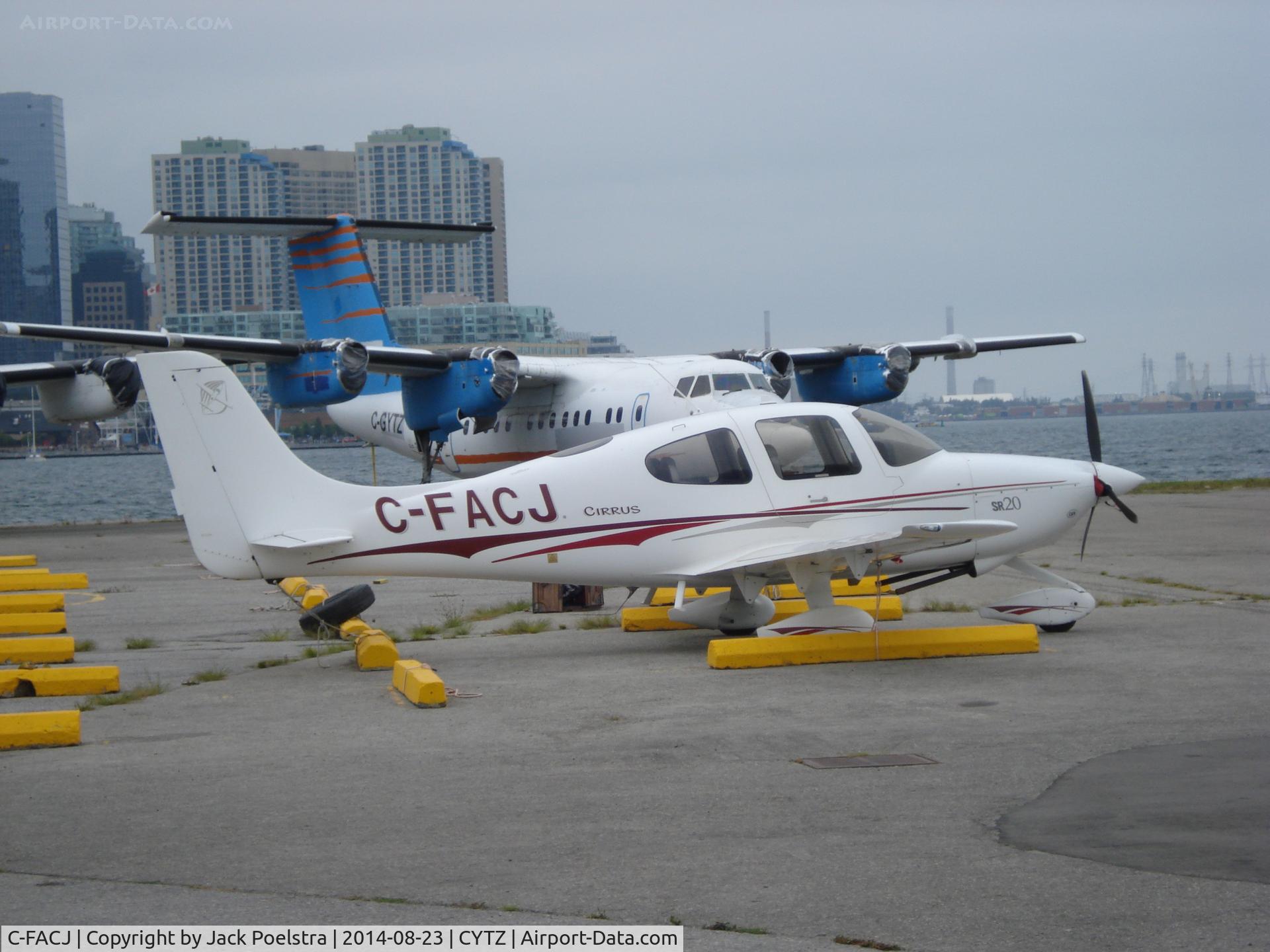 C-FACJ, 2004 Cirrus SR20 C/N 1412, Cirrus at Billy Bishop Toronto airport