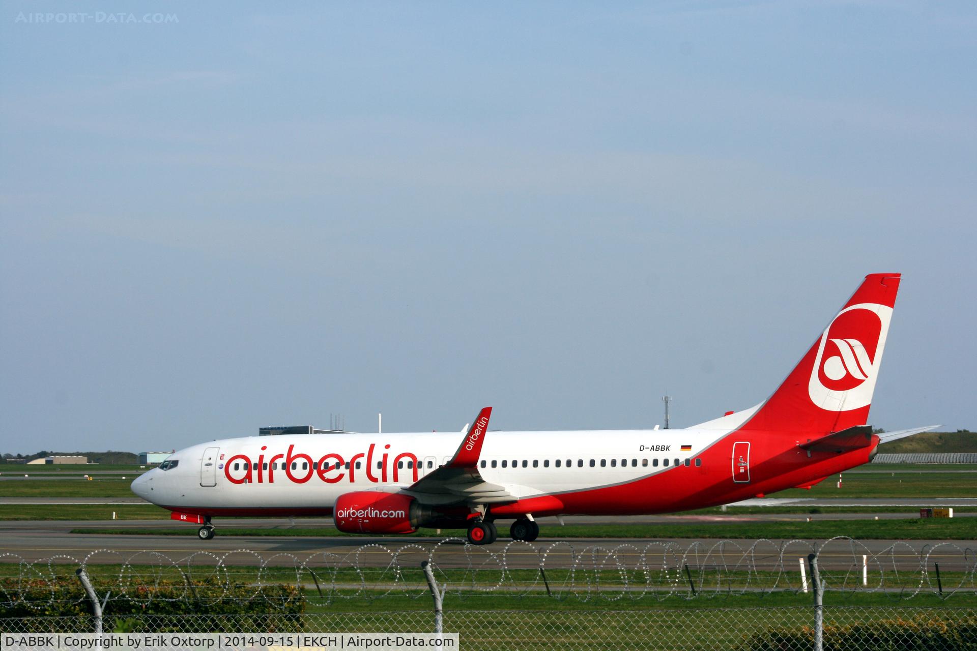 D-ABBK, 2003 Boeing 737-8BK C/N 33013, D-ABBK just arrived rw 04L