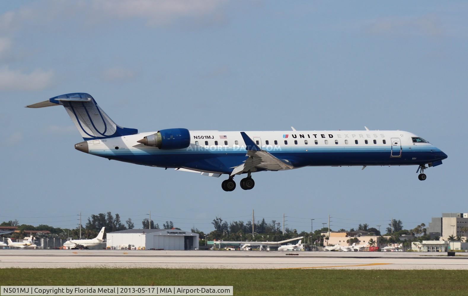 N501MJ, 2002 Canadair CL-600-2C10 Regional Jet CRJ-700 C/N 10047, United Express CRJ-700