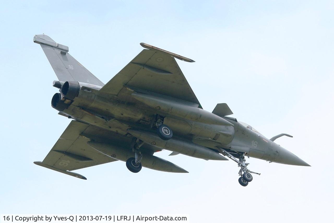 16, Dassault Rafale M C/N 16, French Naval Aviation Dassault Rafale M, Short Approach Rwy 08, Landivisiau Naval Air Base (LFRJ)