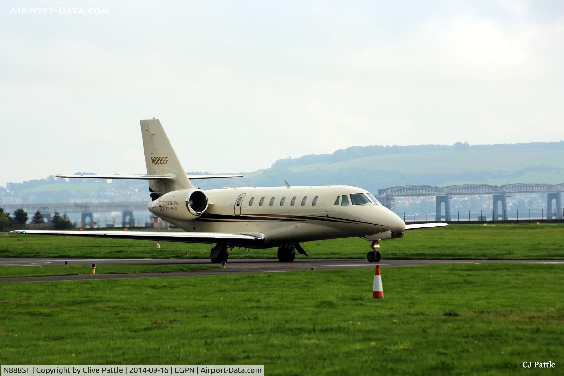 N888SF, 2007 Cessna 680 Citation Sovereign C/N 680-0154, Taxi for departure from Dundee Riverside with the Tay Rail Bridge in the background.