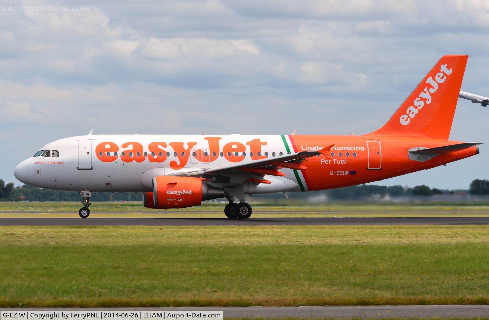 G-EZIW, 2005 Airbus A319-111 C/N 2578, Easyjet A319 with Italy promotion.
