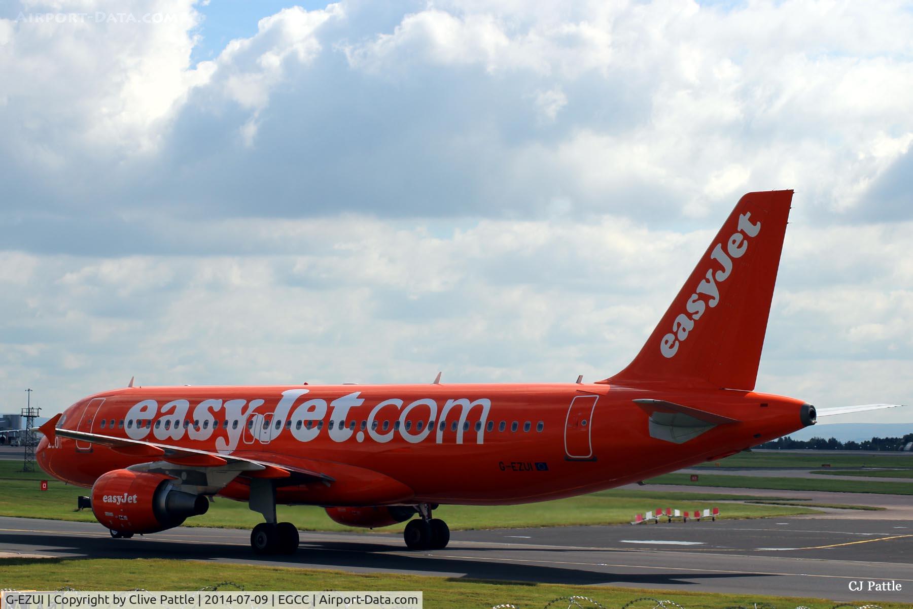 G-EZUI, 2011 Airbus A320-214 C/N 4721, Taxi to the gate