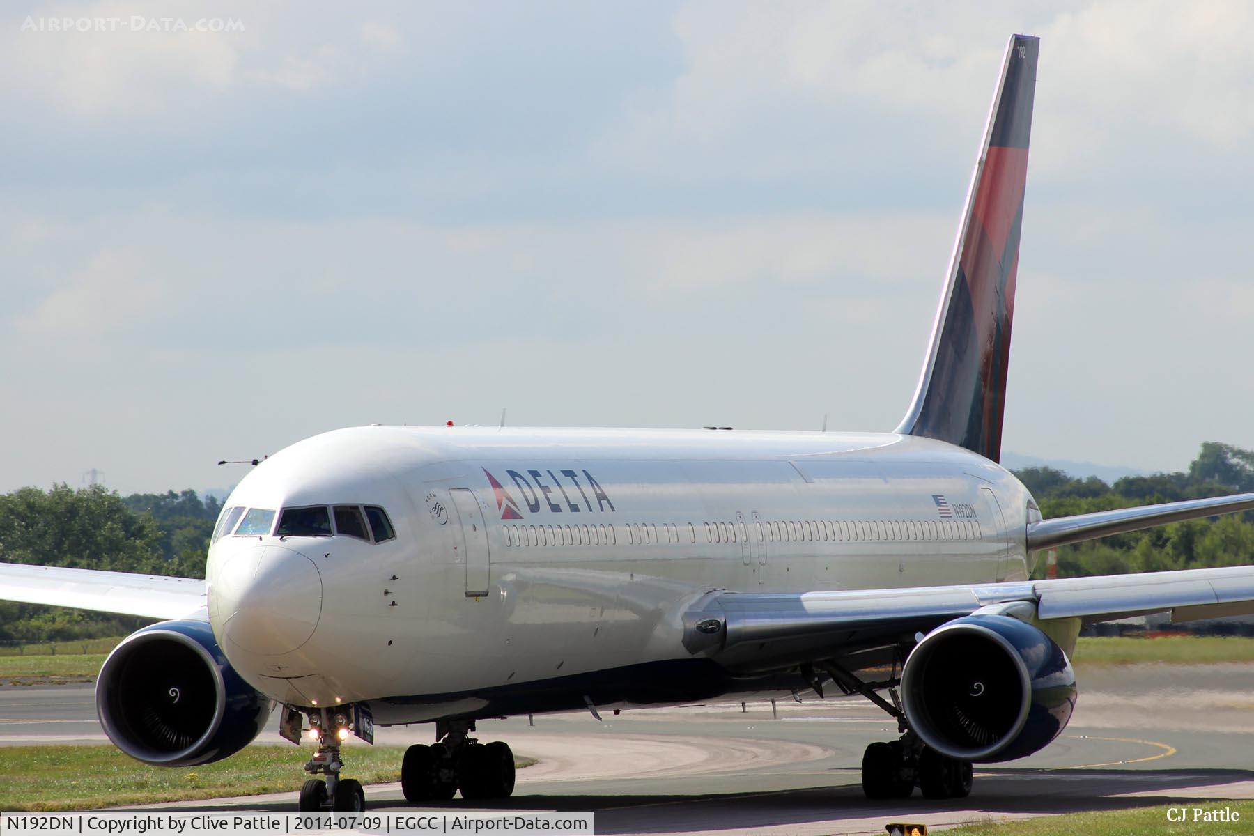 N192DN, 1997 Boeing 767-332 C/N 28449, Manchester taxi to gate