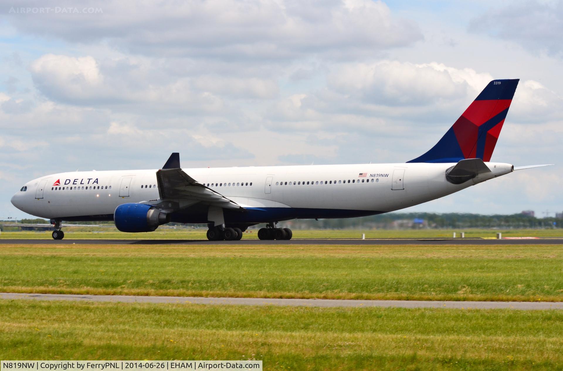 N819NW, 2007 Airbus A330-323 C/N 0858, Delta A333 thundering down the runway.