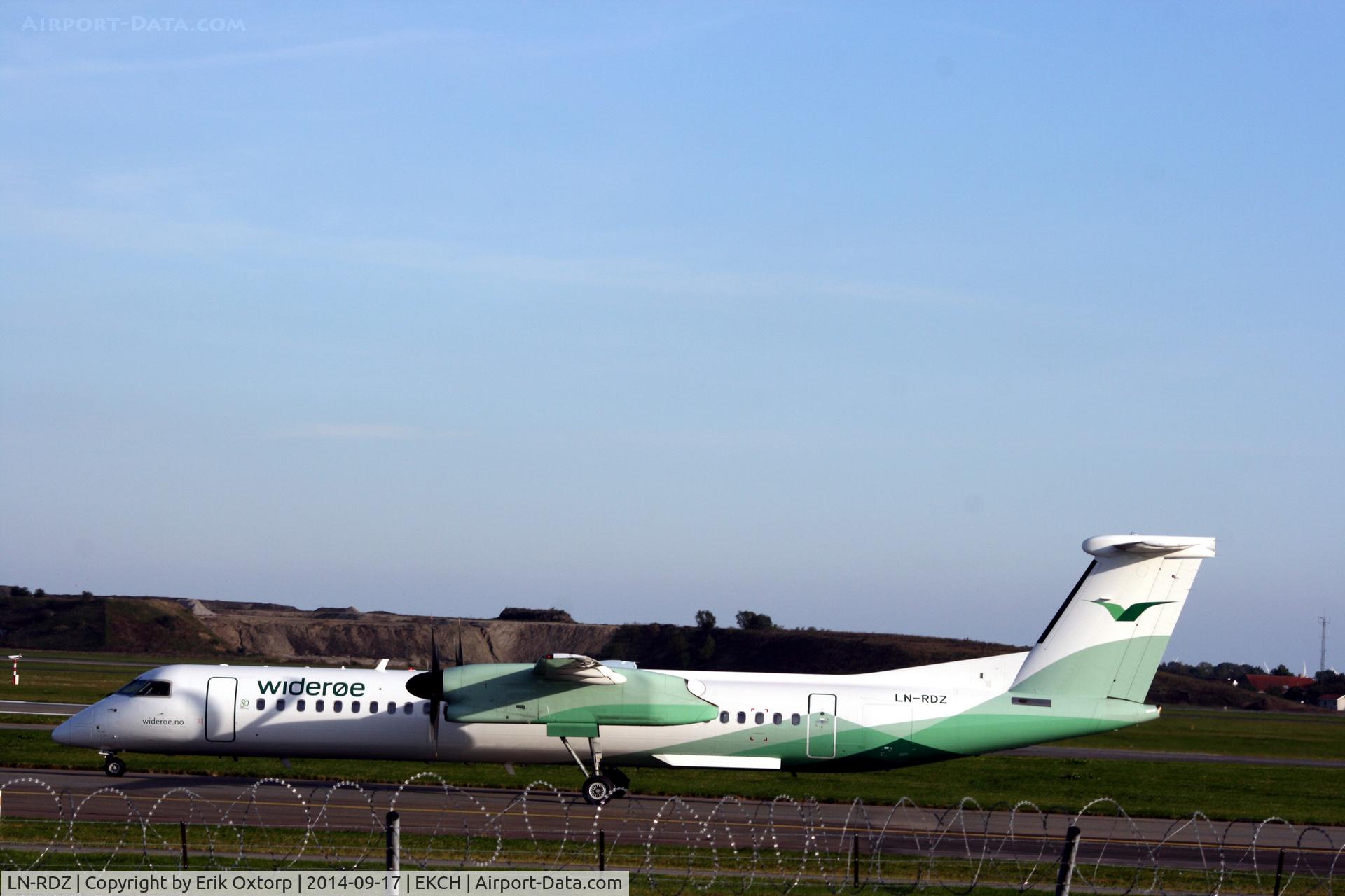 LN-RDZ, 2002 De Havilland Canada DHC-8-402Q Dash 8 C/N 4063, LN-RDZ just arrived rw 04L