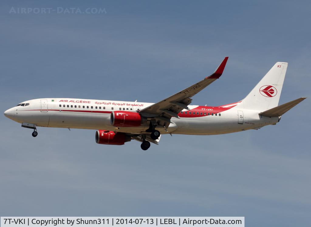 7T-VKI, 2011 Boeing 737-8D6 C/N 40863, Landing rwy 25R