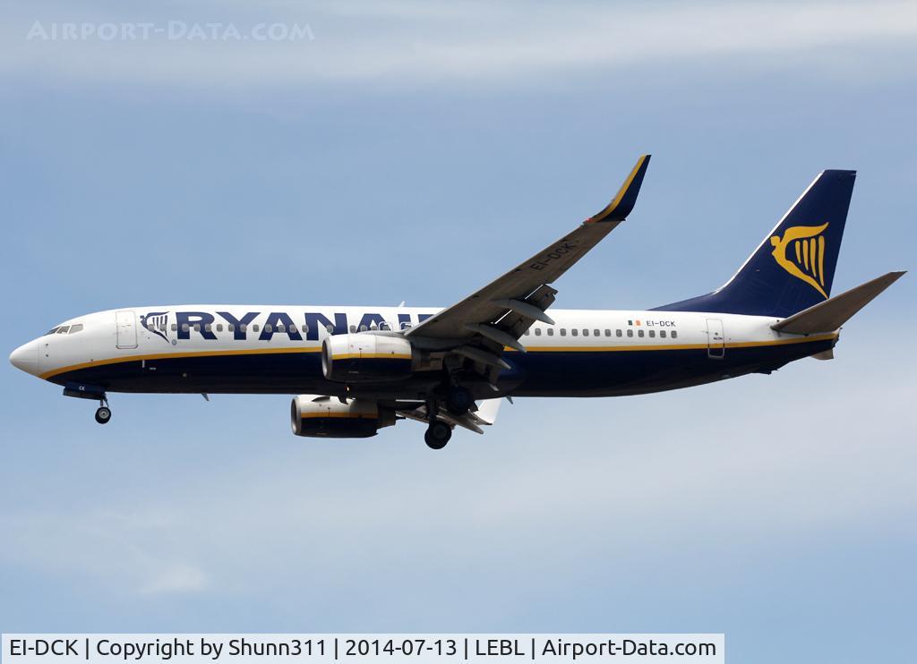 EI-DCK, 2004 Boeing 737-8AS C/N 33565, Landing rwy 25R
