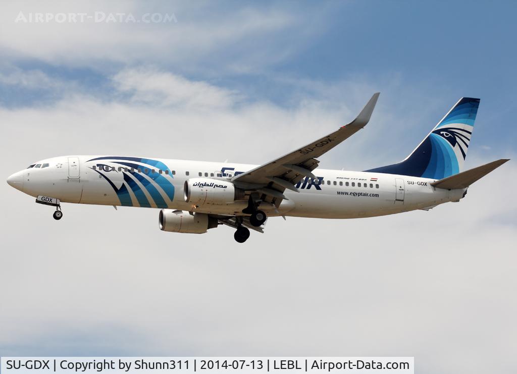 SU-GDX, 2010 Boeing 737-866 C/N 40757, Landing rwy 25R