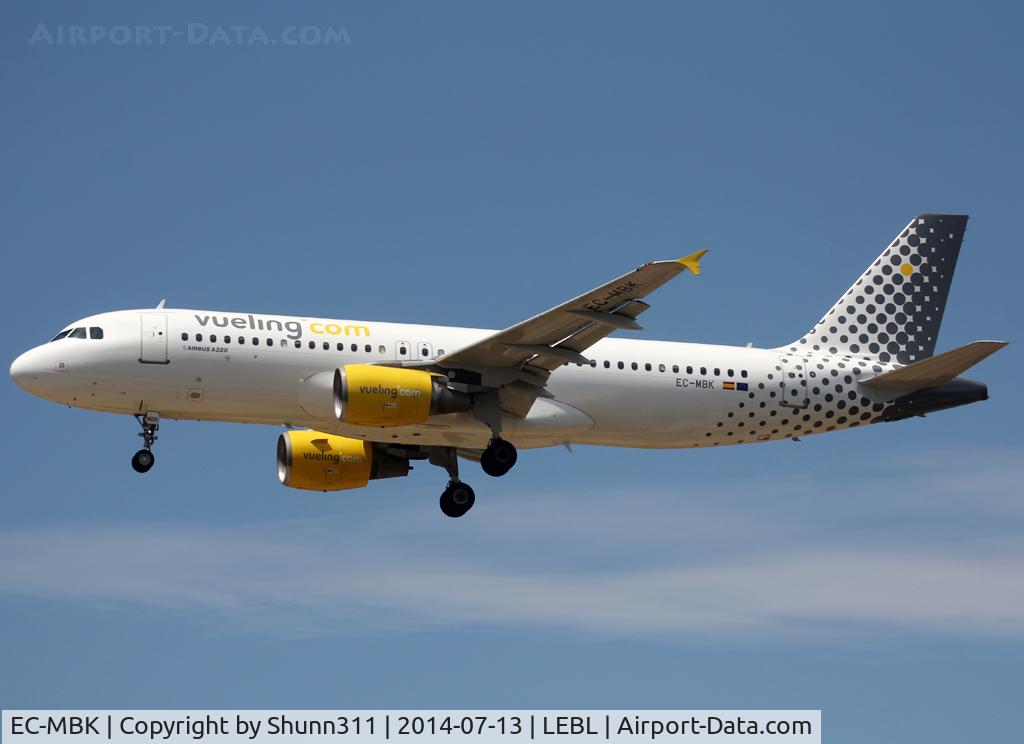 EC-MBK, 2006 Airbus A320-214 C/N 2658, Landing rwy 25R