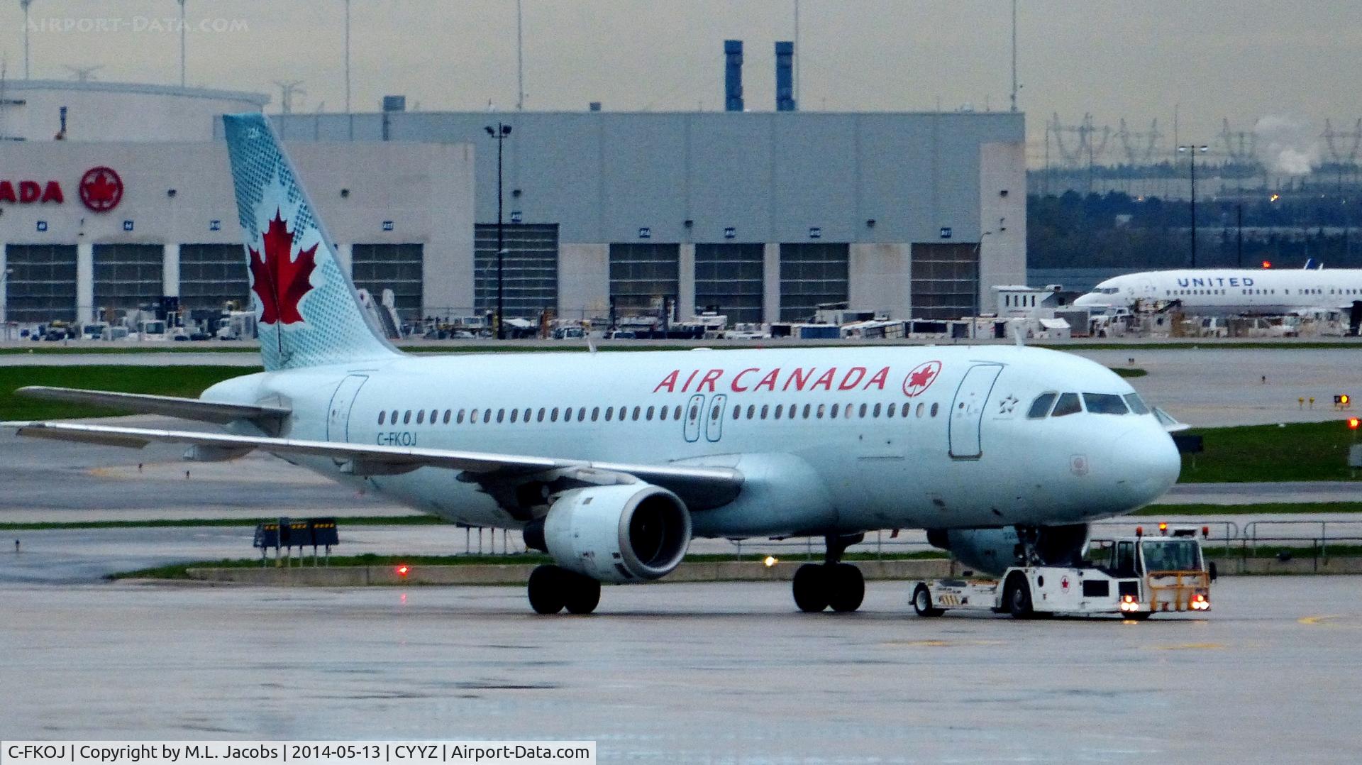 C-FKOJ, 1991 Airbus A320-211 C/N 330, Air Canada Airbus A320 on a rainy early morning.