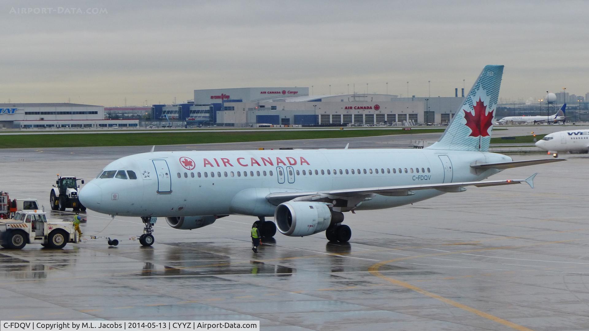 C-FDQV, 1988 Airbus A320-211 C/N 068, Air Canada Airbus A320 on a rainy early morning.