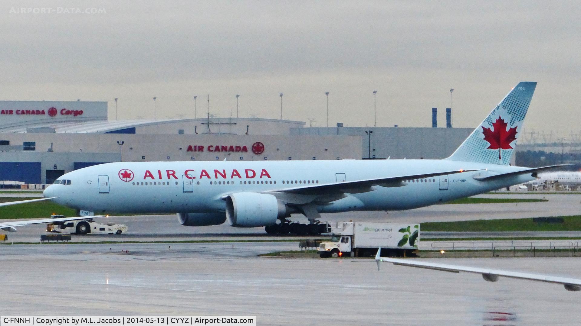 C-FNNH, 2008 Boeing 777-233/LR C/N 35247, Air Canada Boeing 777 on a wet morning.