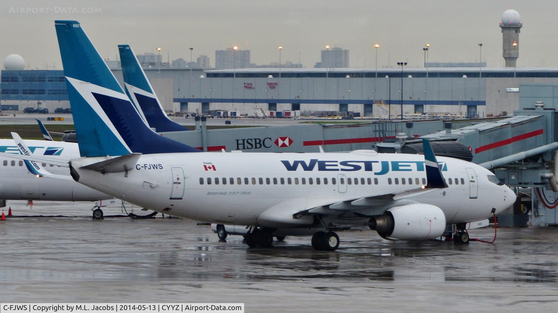 C-FJWS, 2001 Boeing 737-76N C/N 28651, WestJet Boeing 737 on a rainy morning.