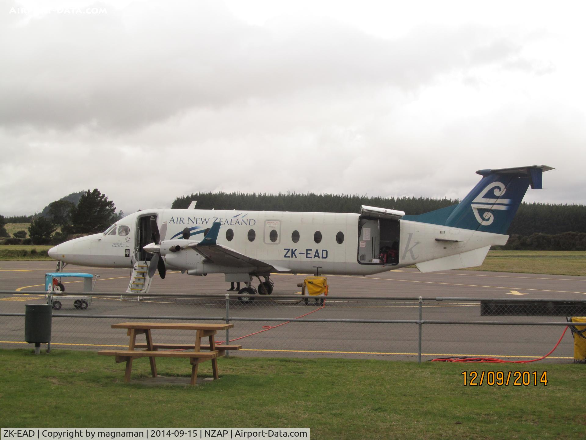 ZK-EAD, 2001 Beech 1900D C/N UE-427, Old colour scheme still for this beech 1900. Not sure how long til these get replaced.