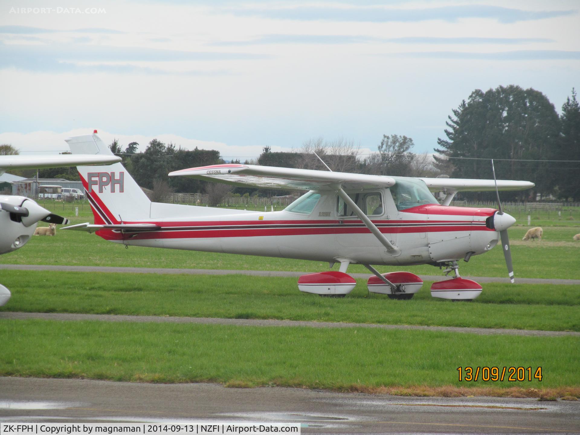 ZK-FPH, Cessna 152 C/N 15284558, local trainer
