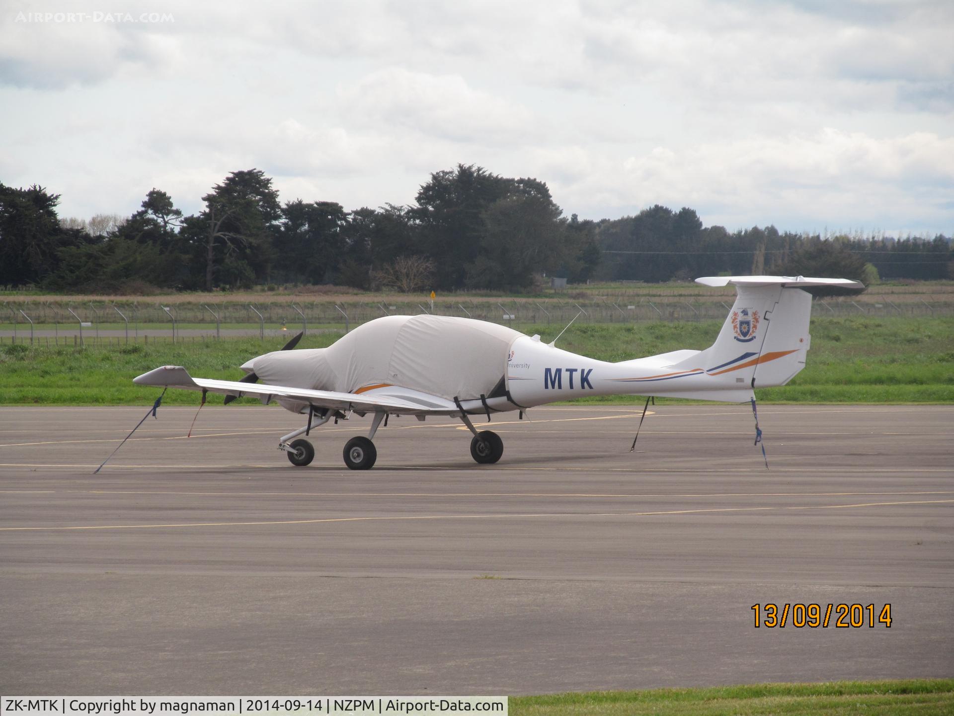 ZK-MTK, Diamond DA-40 Diamond Star C/N 40.1027, On club apron PN