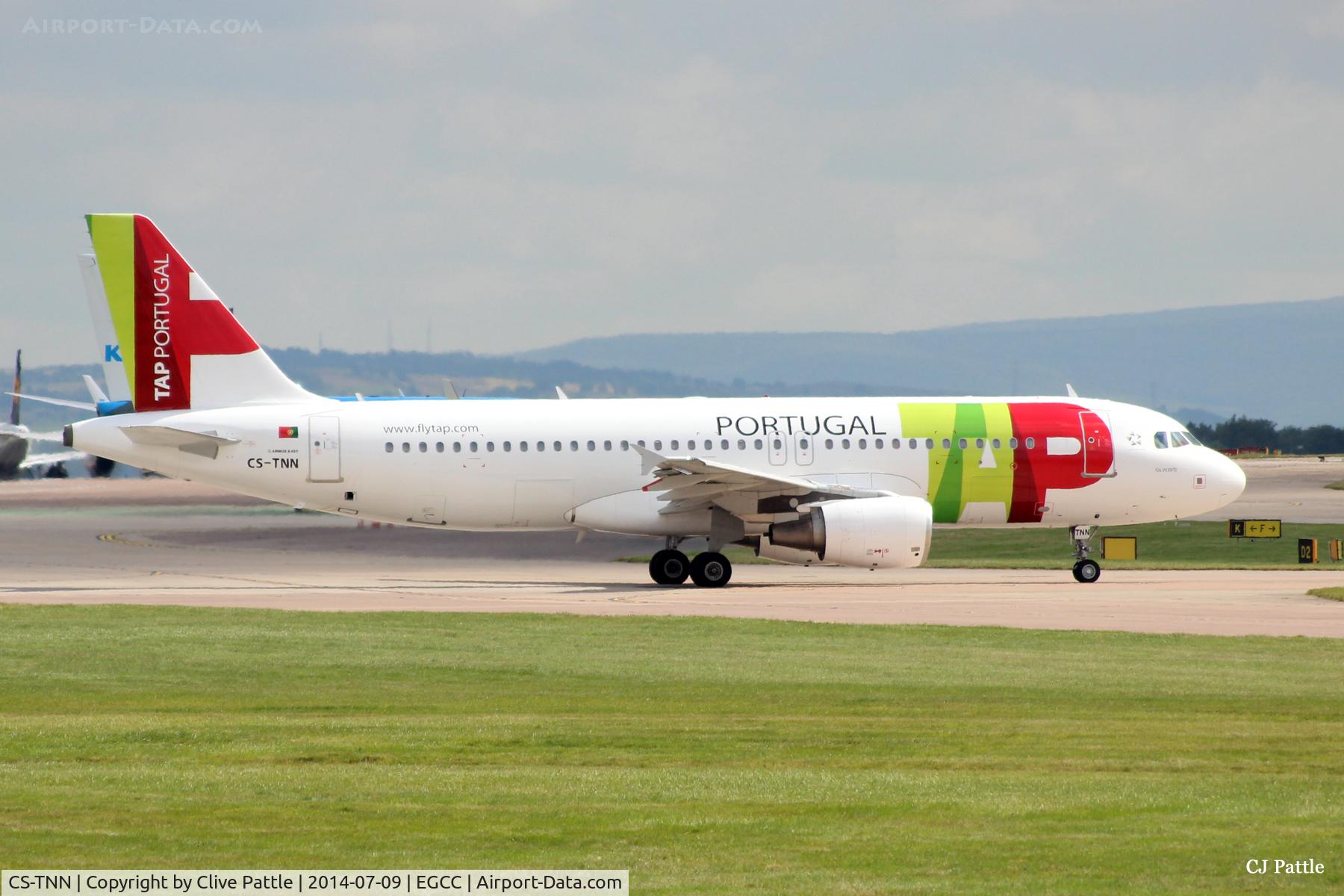 CS-TNN, 2002 Airbus A320-214 C/N 1816, Taxi to the Runway