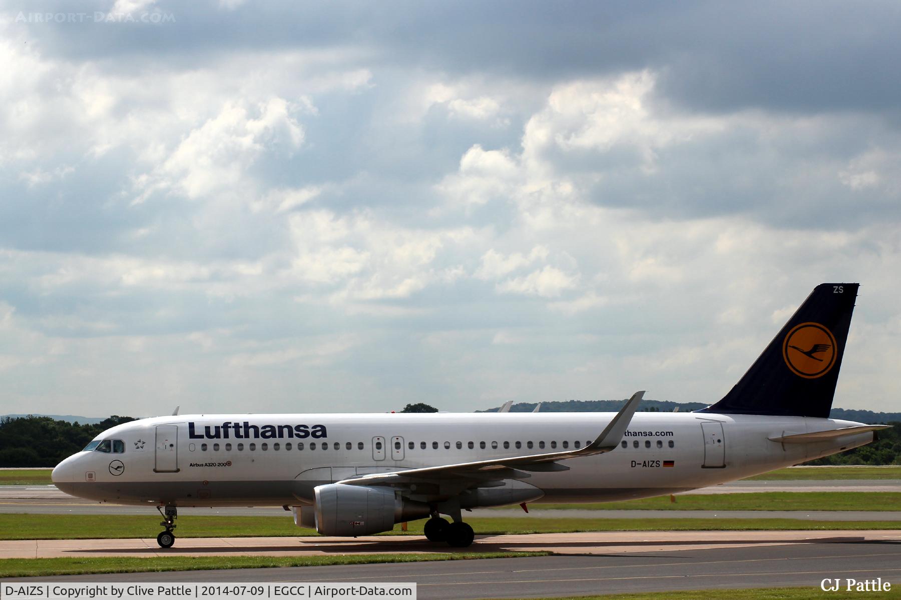 D-AIZS, 2013 Airbus A320-214 C/N 5557, EGCC taxi past the viewing enclosure