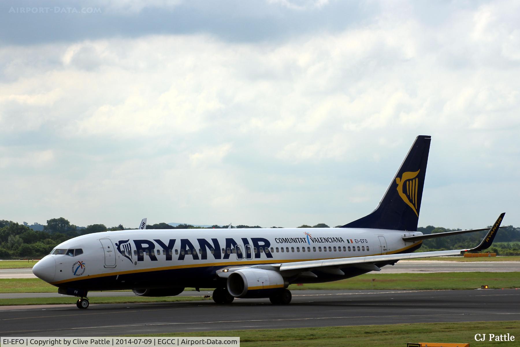 EI-EFO, 2009 Boeing 737-8AS C/N 37539, EGCC action - taxi to the gate past the viewing enclosure