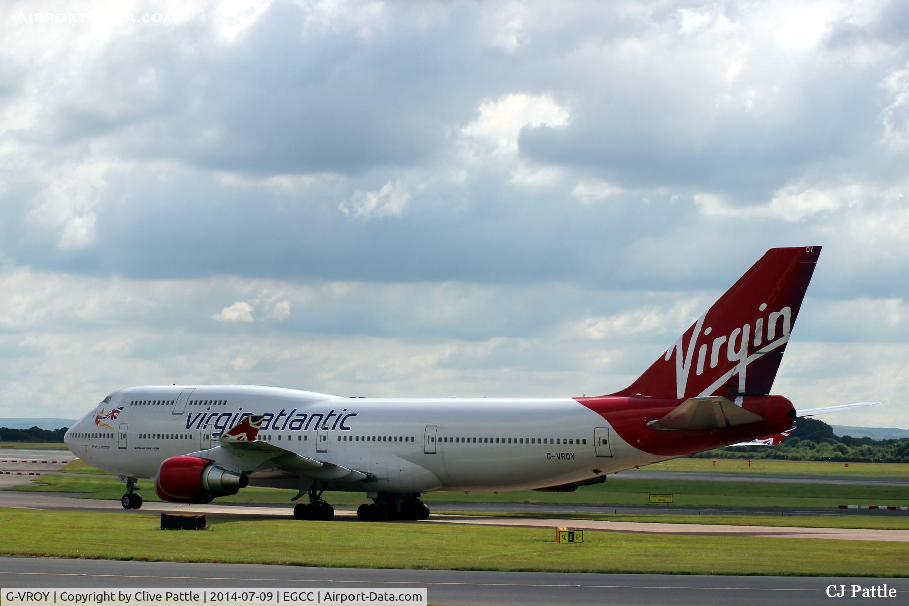 G-VROY, 2001 Boeing 747-443 C/N 32340, Taxi to gate at EGCC