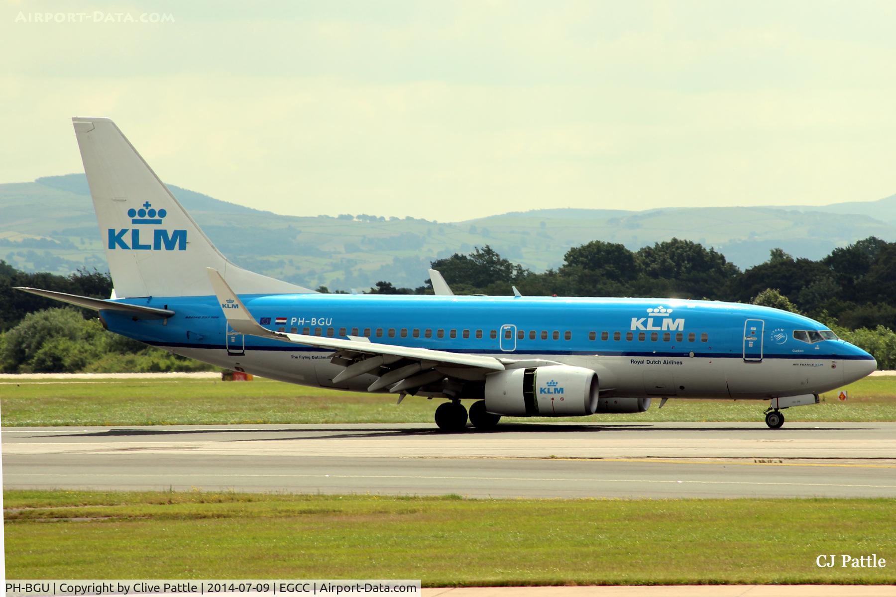 PH-BGU, 2011 Boeing 737-7K2 C/N 39257, Landing roll at Manchester EGCC with Reverse Thrust still applied