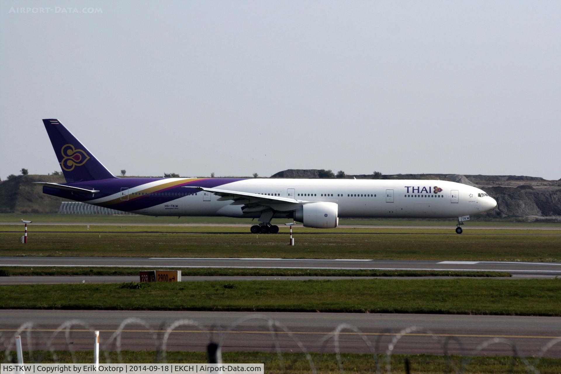 HS-TKW, 2014 Boeing 777-3D7/ER C/N 42112, HS-TKW in CPH