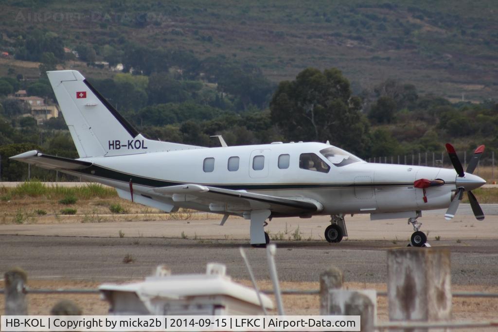 HB-KOL, 2001 Socata TBM-700 C/N 218, Parked