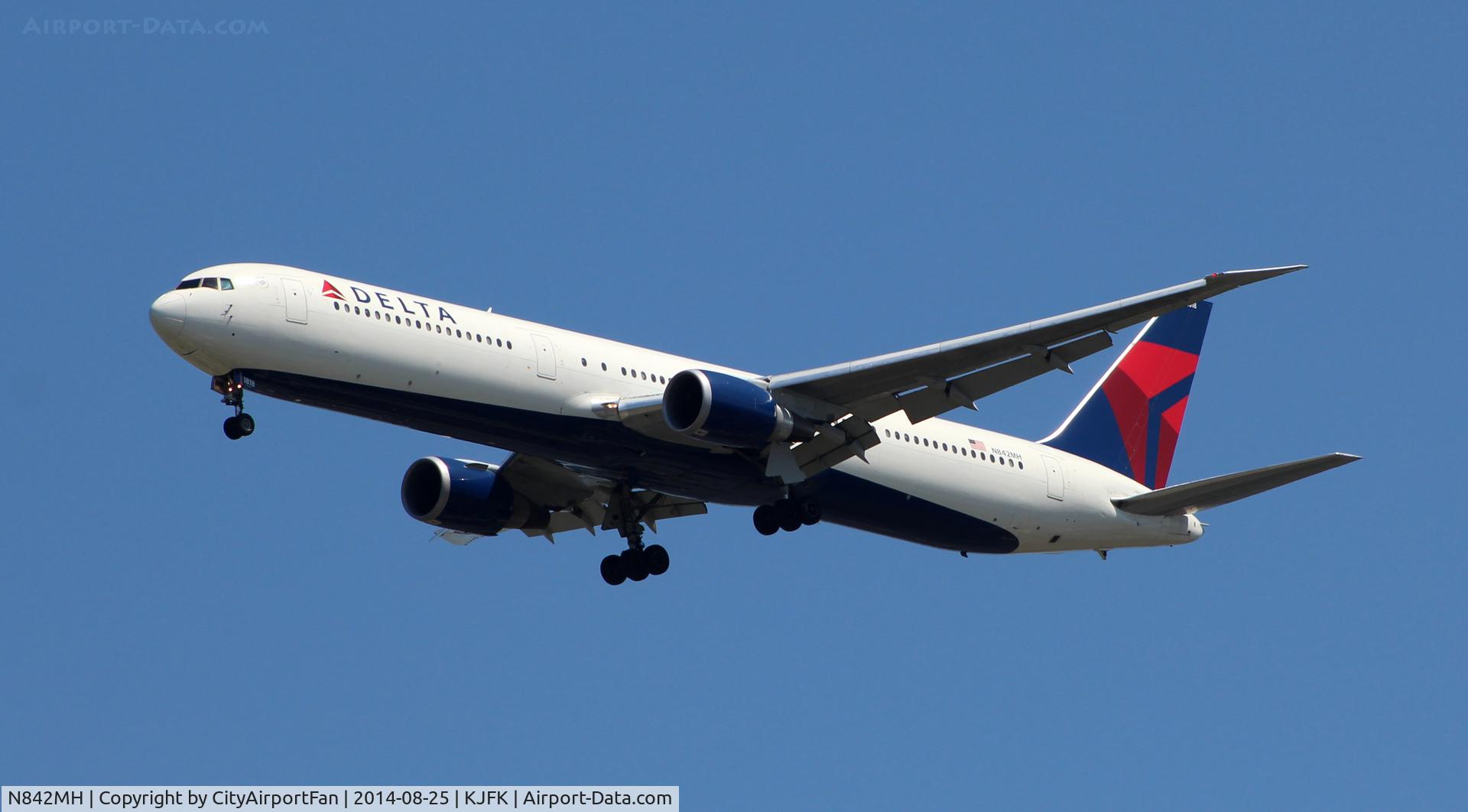 N842MH, 2001 Boeing 767-432/ER C/N 29715, Delta Airlines B767-400