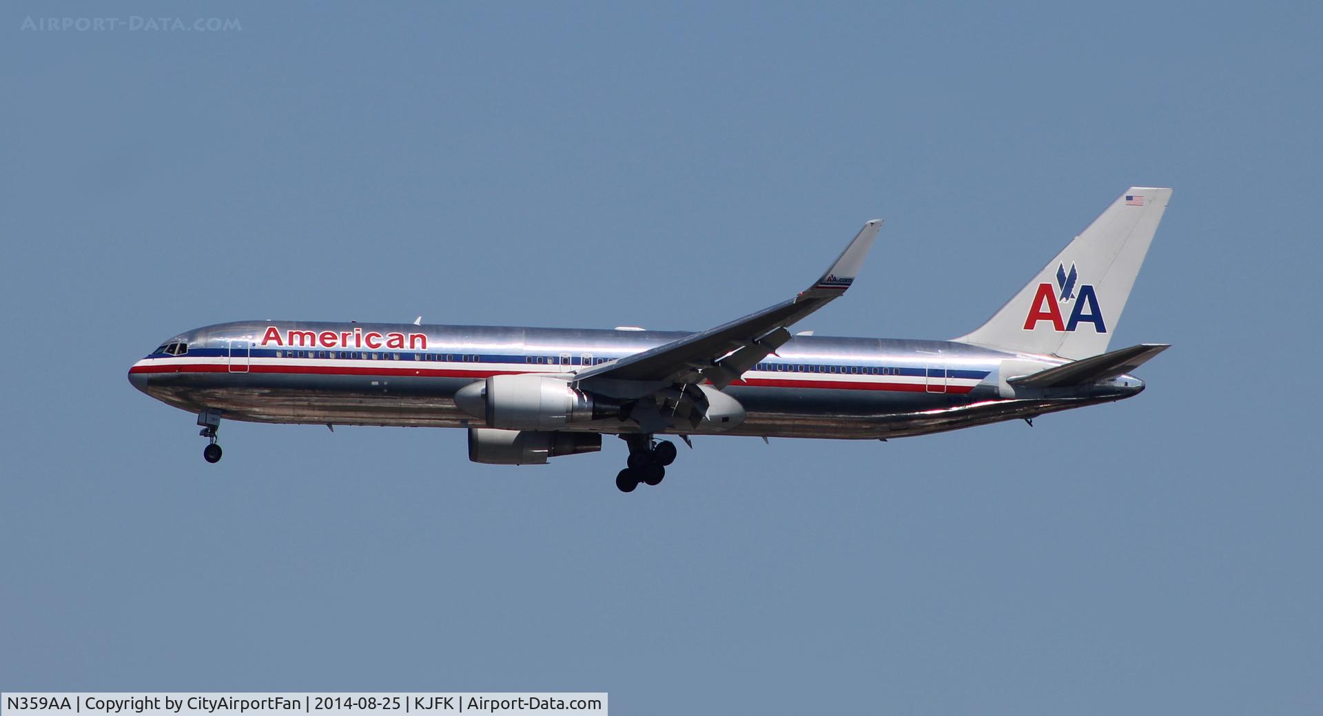 N359AA, 1988 Boeing 767-323 C/N 24040, American Airlines B767-300