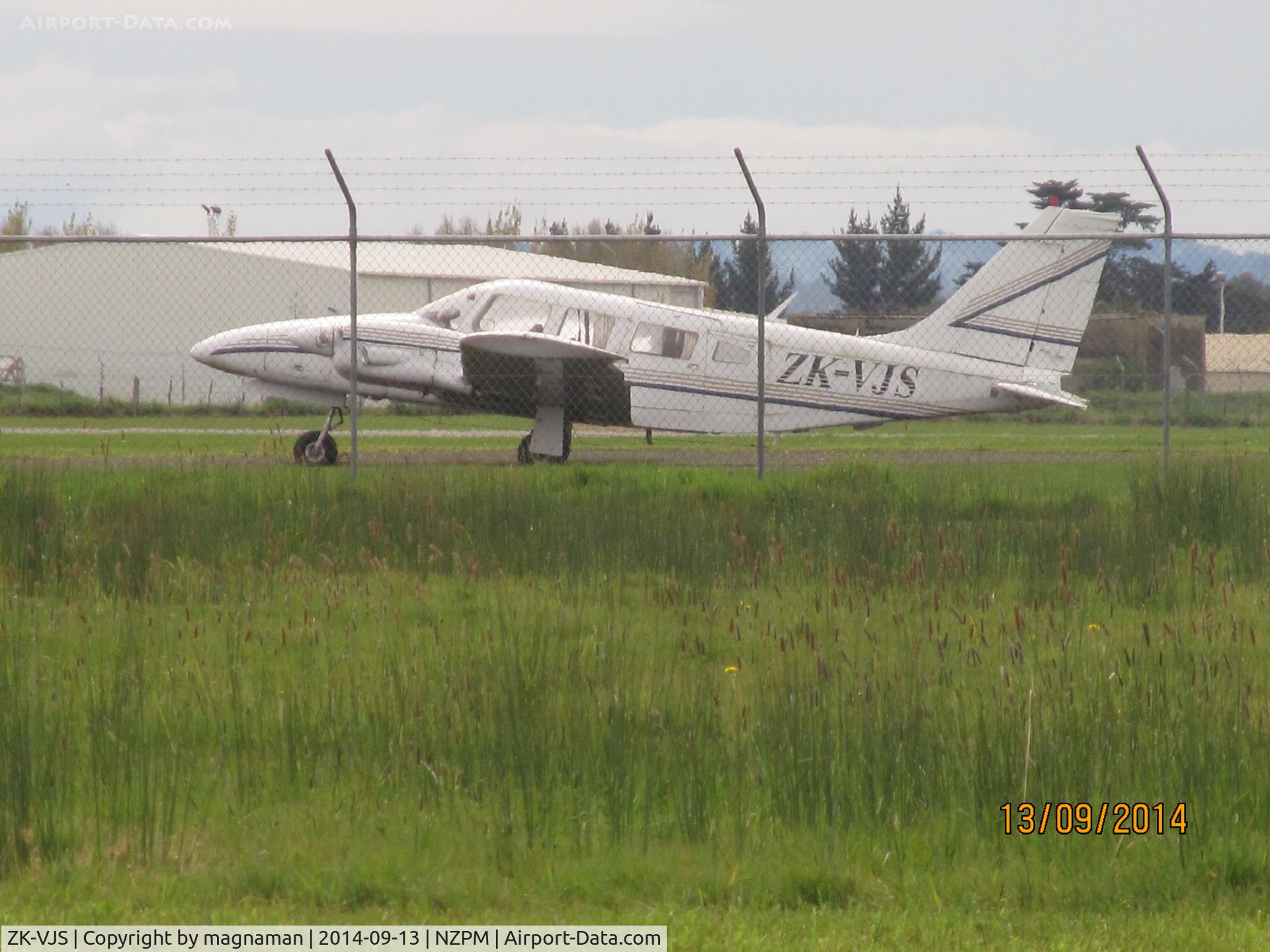 ZK-VJS, Piper PA-34-200 C/N 34-7450082, at p north