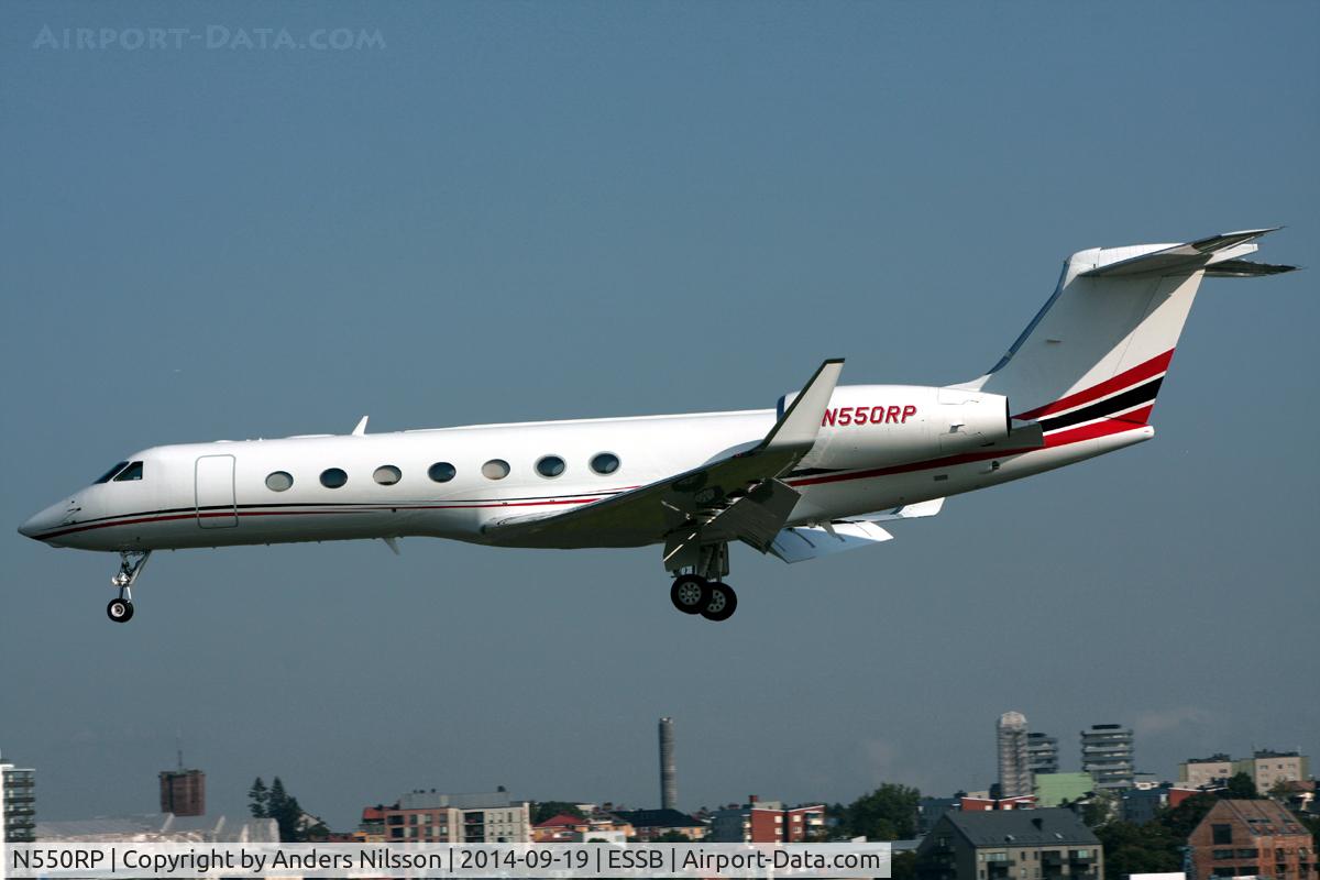 N550RP, 2008 Gulfstream Aerospace GV-SP (G550) C/N 5184, On short final for runway 30.