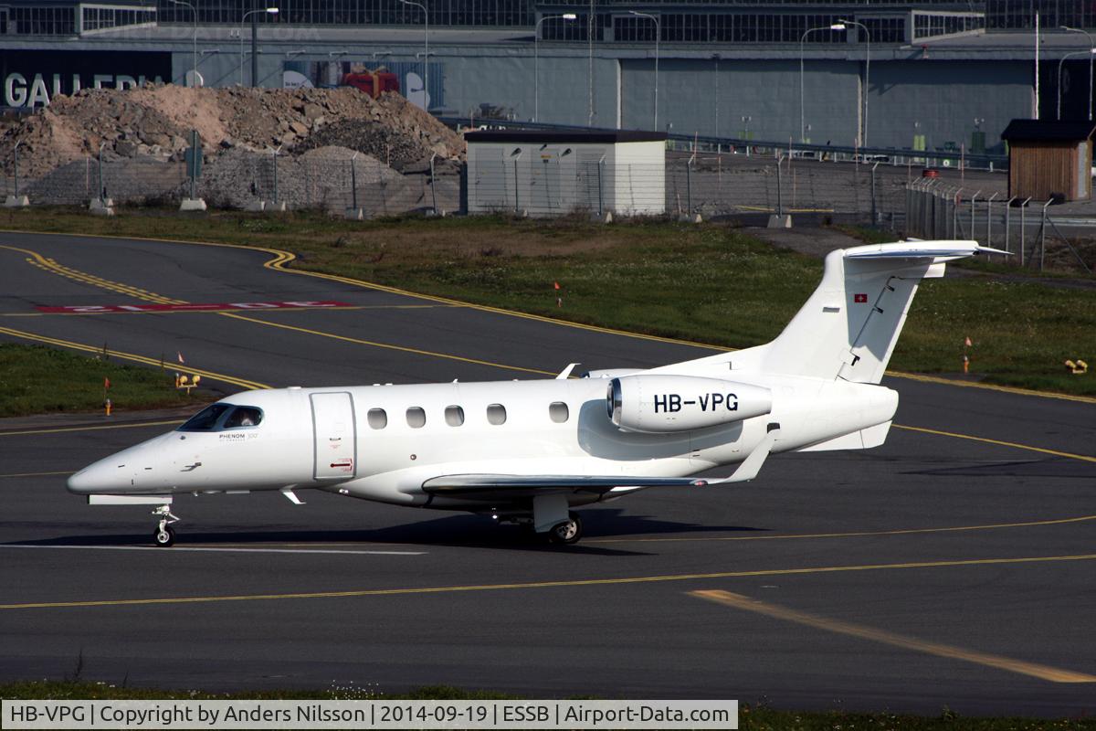 HB-VPG, 2011 Embraer EMB-505 Phenom 300 C/N 50500068, Lining up runway 30.