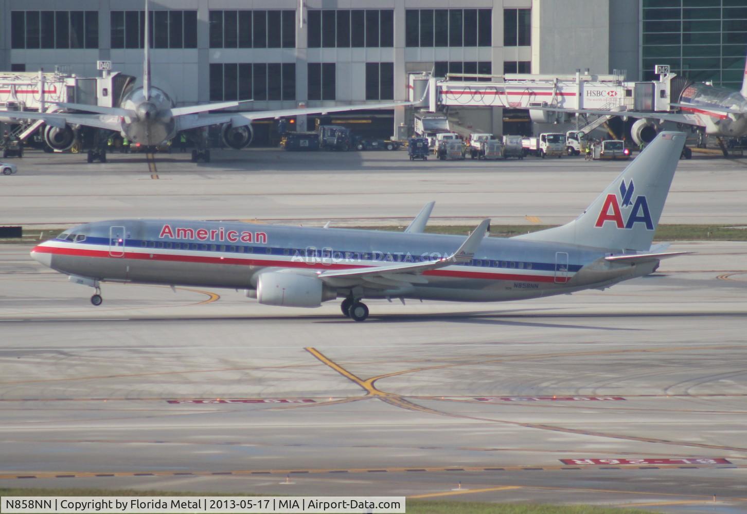 N858NN, Boeing 737-823 C/N 30904, American 737-800