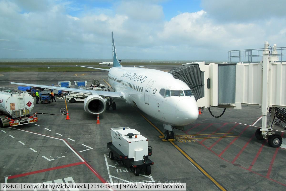ZK-NGI, 1999 Boeing 737-319 C/N 25608, At Auckland