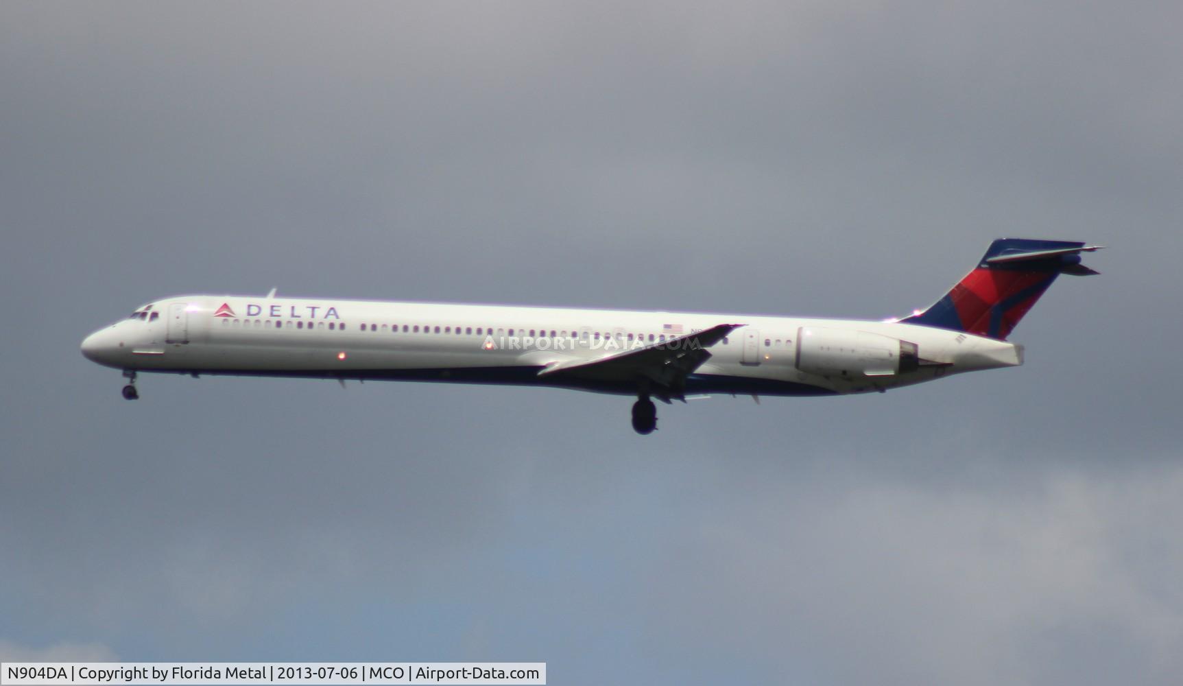 N904DA, 1995 McDonnell Douglas MD-90-30 C/N 53384, Delta MD-90